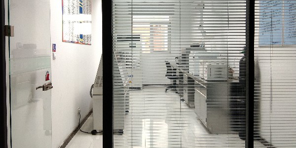 通过实验检验出来的产品更有说服力，欧格曼涂料实践检验自己的产品
